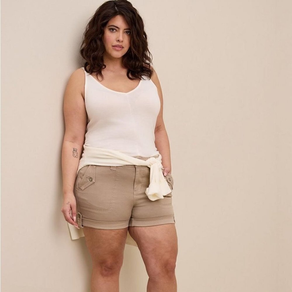 Torrid - 3.5 Inch Military Stretch Twill Mid-Rise Short in Summer Khaki